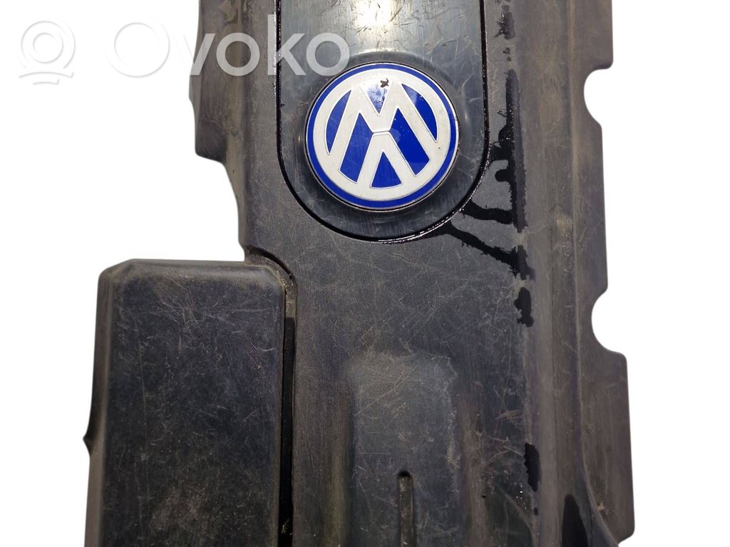 Volkswagen PASSAT B5.5 Cubierta del motor (embellecedor) 