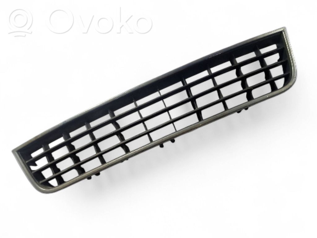 Volkswagen Golf IV Grotelės apatinės (trijų dalių) 