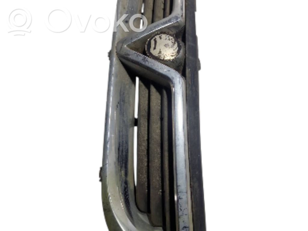 Opel Vectra B Etusäleikkö 