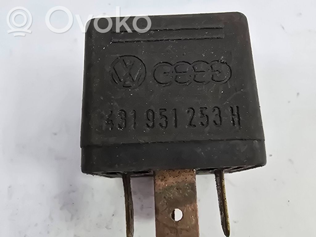 Audi A4 S4 B5 8D Muu rele 
