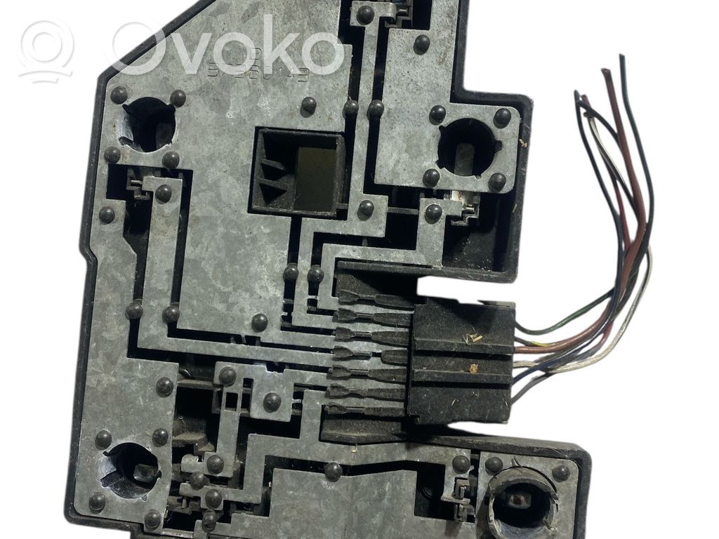 Opel Vectra B Aizmugures spuldzes vāka turētājs 