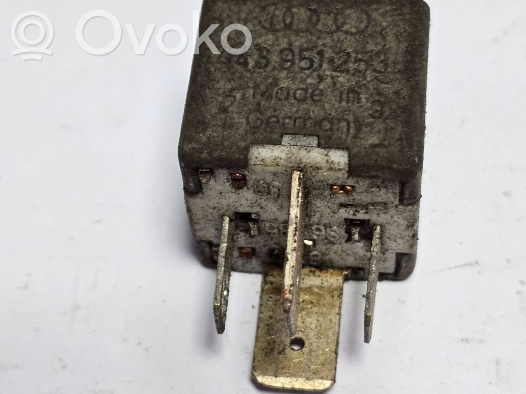 Audi A4 S4 B5 8D Muu rele 