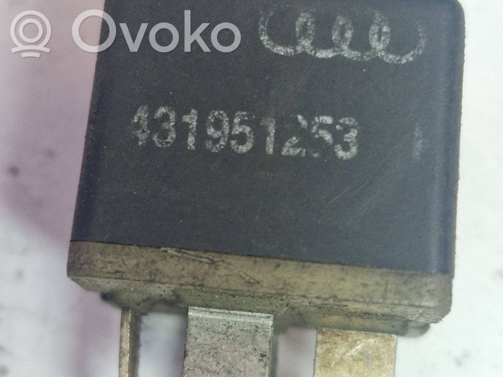 Audi A4 S4 B7 8E 8H Muu rele 