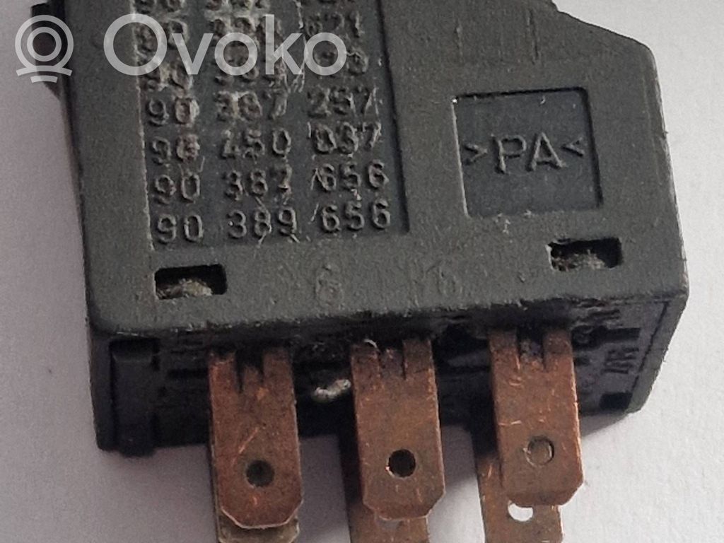 Opel Vectra B Avarinių žibintų jungtukas 