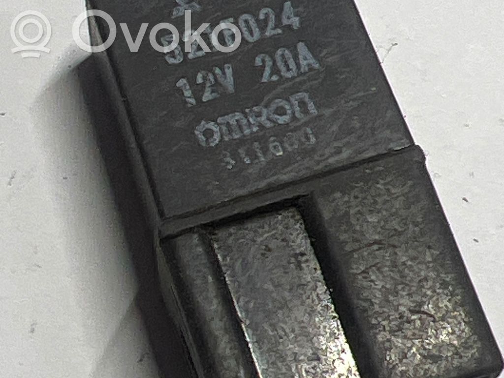 Mitsubishi 3000 GT Hätävilkun rele 
