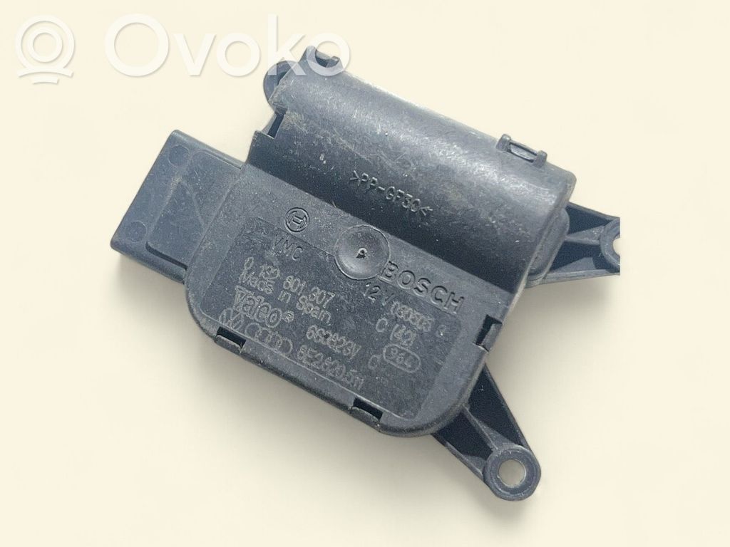 Audi A4 S4 B7 8E 8H Motor/actuator clapetă aer 
