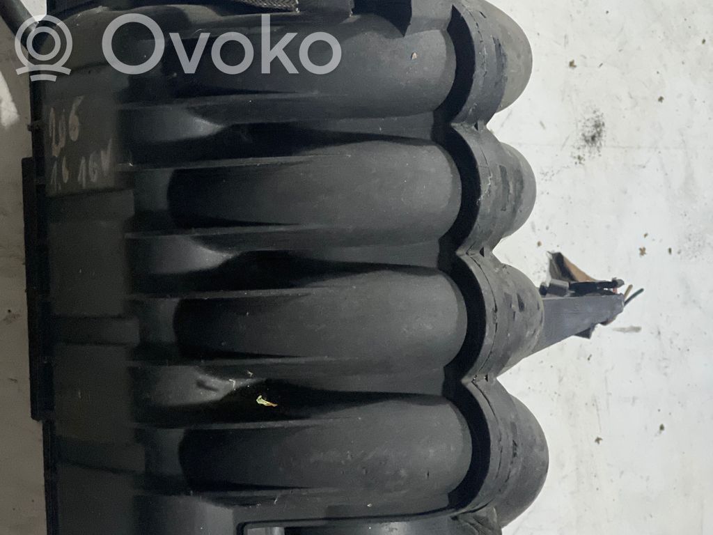 Peugeot 307 Intake manifold 