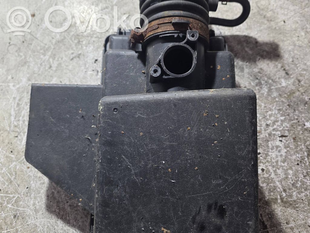Mazda 6 Air filter box 