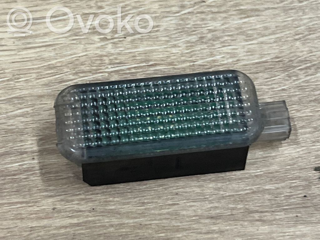 Otras luces interiores   4E0947415