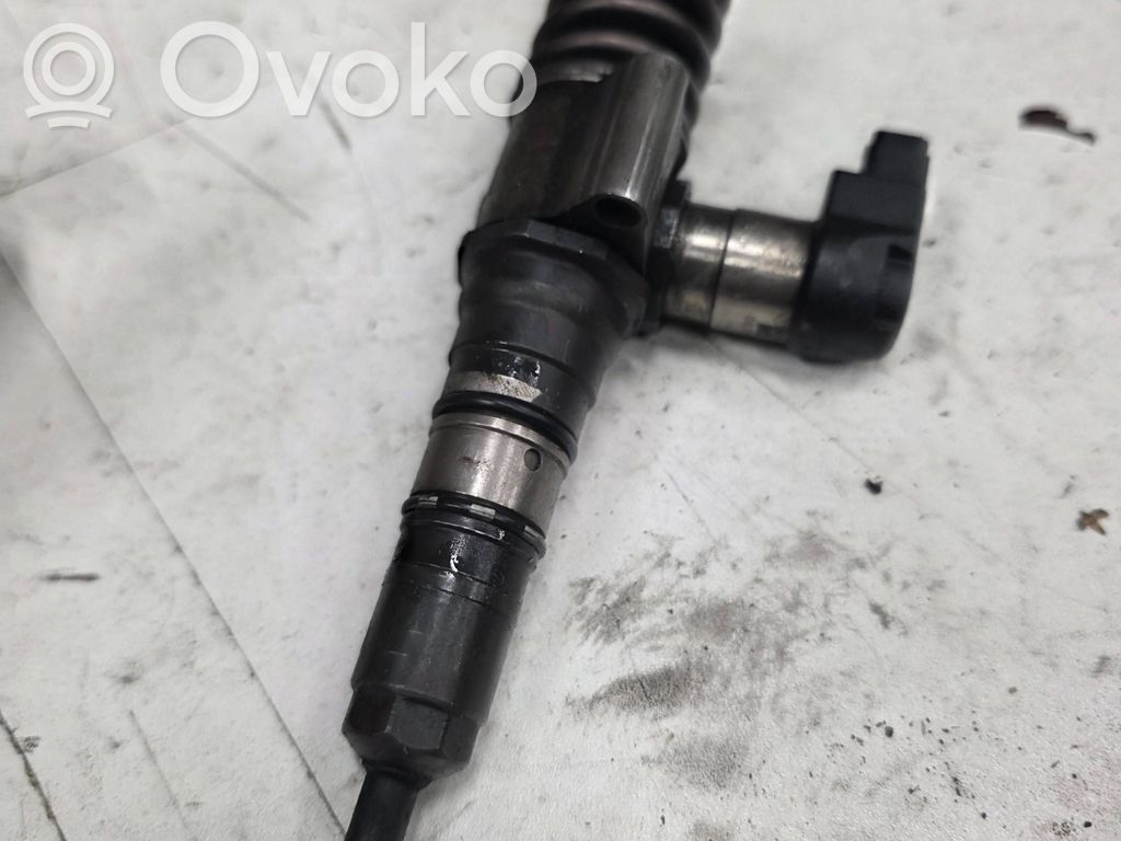 Volkswagen PASSAT B6 Inyector de combustible 