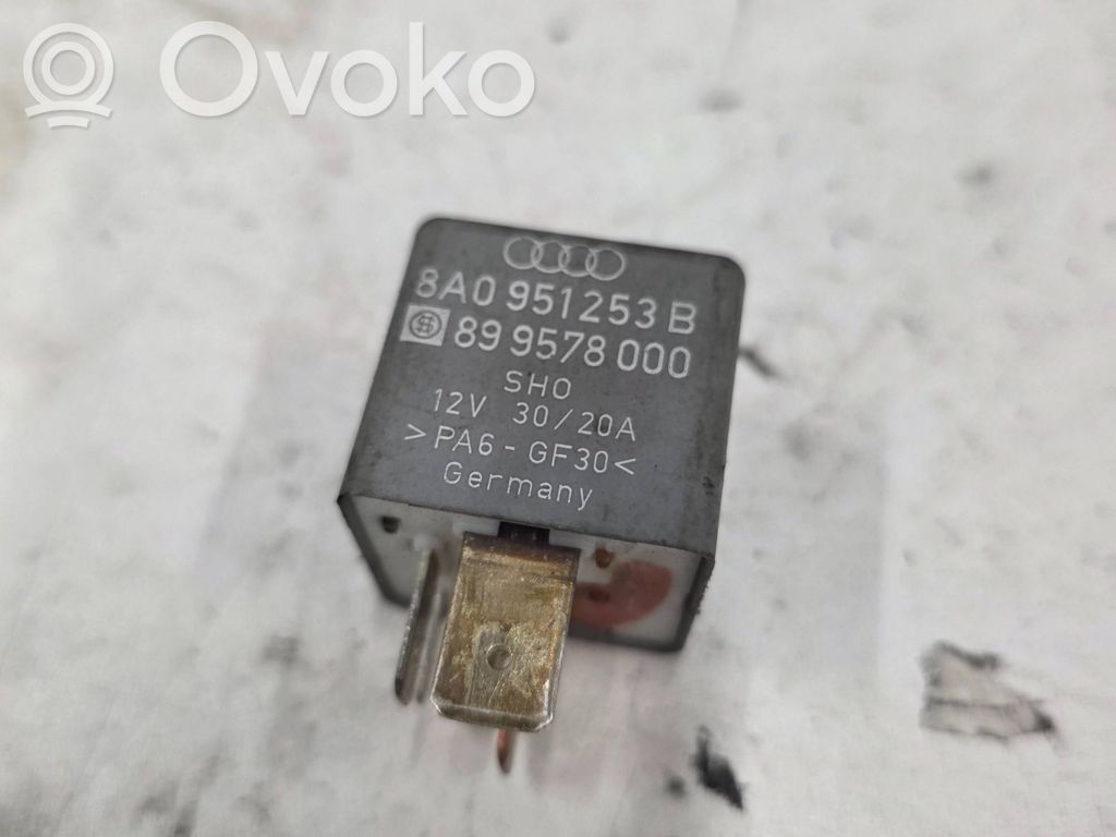 Audi A4 S4 B5 8D Muu rele 