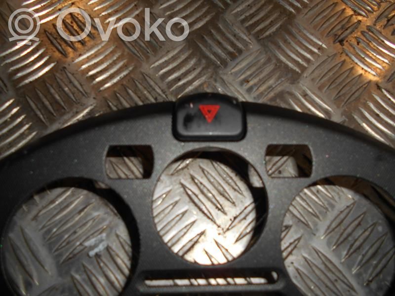 Nissan Note (E11) Hazard light switch 