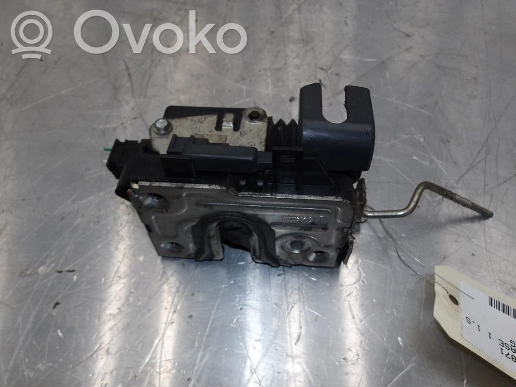 Dacia Duster Priekšpusē slēdzene 
