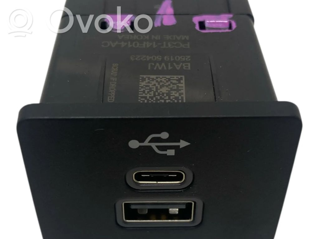Ford Mustang VII Enchufe conector USB 