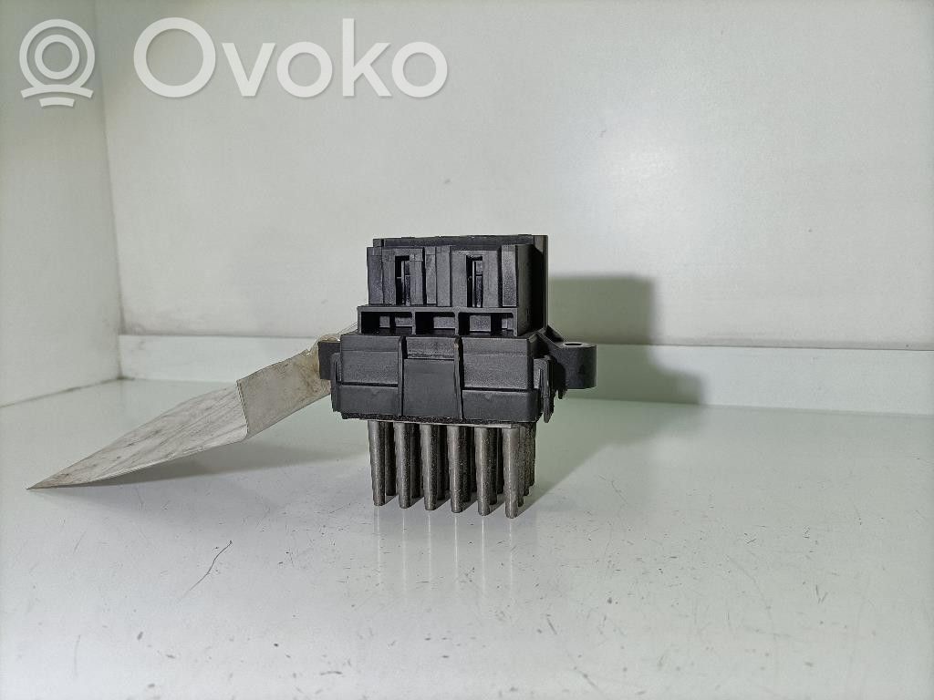 Iveco Daily 35.8 - 9 Heater blower motor/fan resistor 