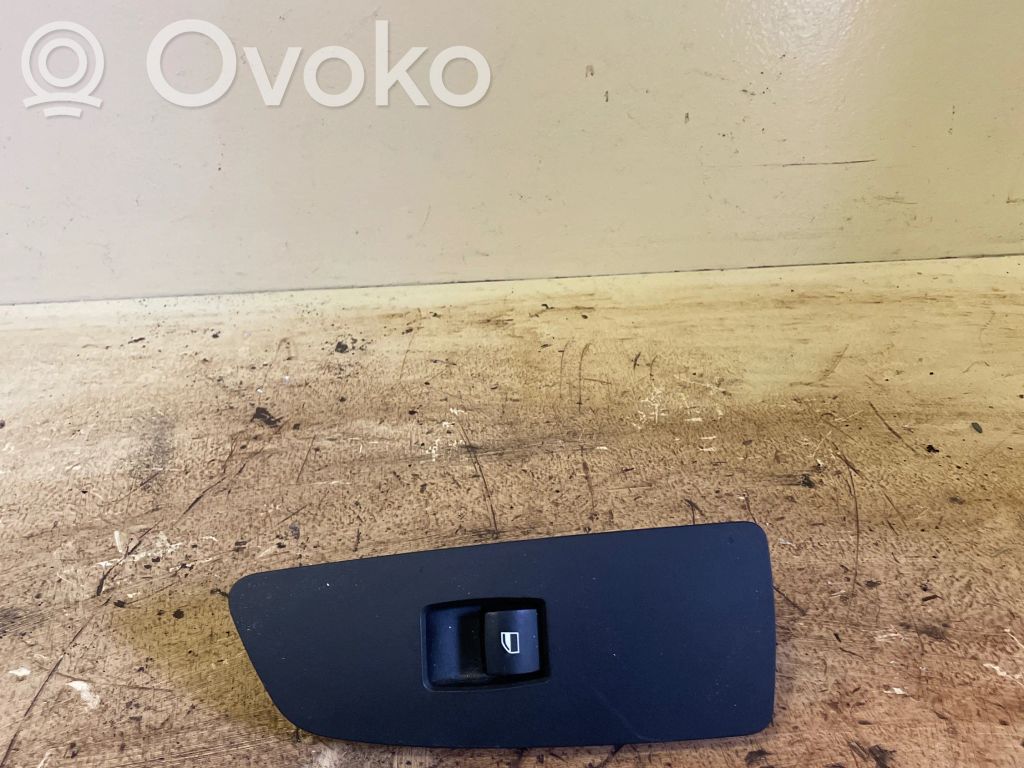 Electric window control switch   6935534,15979800
