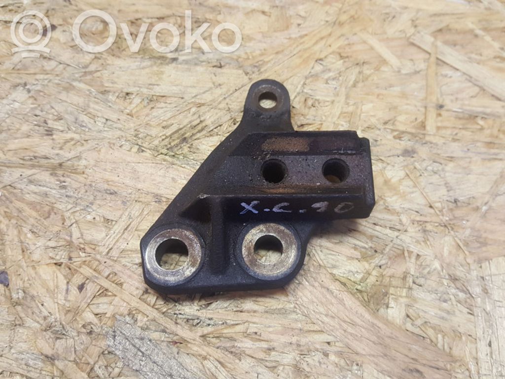Volvo V70 Engine mounting bracket 