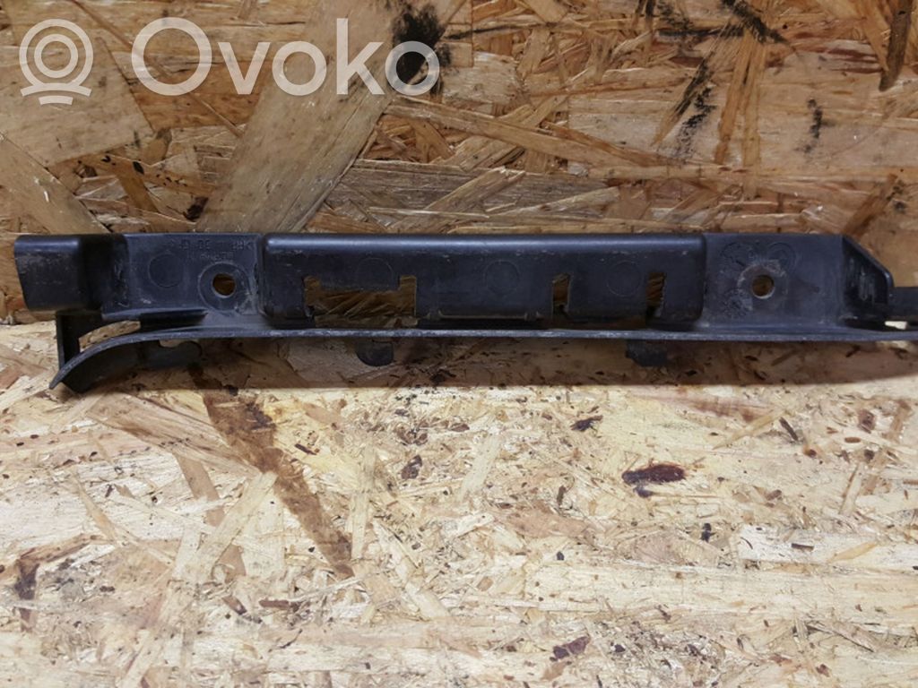 Priekinis laikiklis bamperio   8223248,72758411