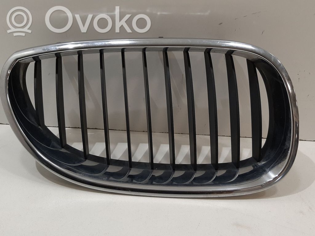 BMW 5 E60 E61 Augšējais režģis 