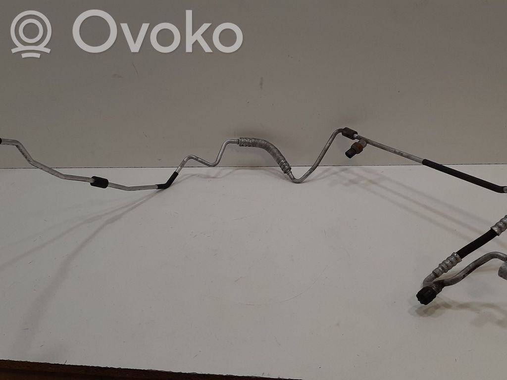 BMW 3 E90 E91 Ilmastointilaitteen putki (A/C) 