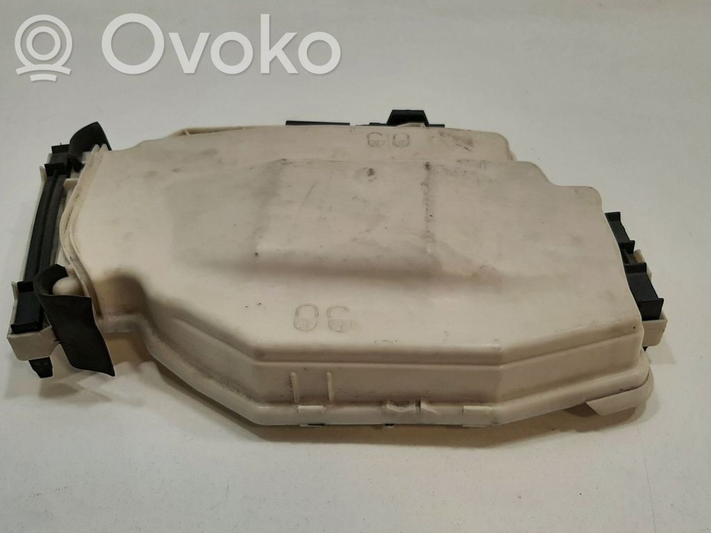 Dangtelis saugiklių dėžės   7544577,12907544577