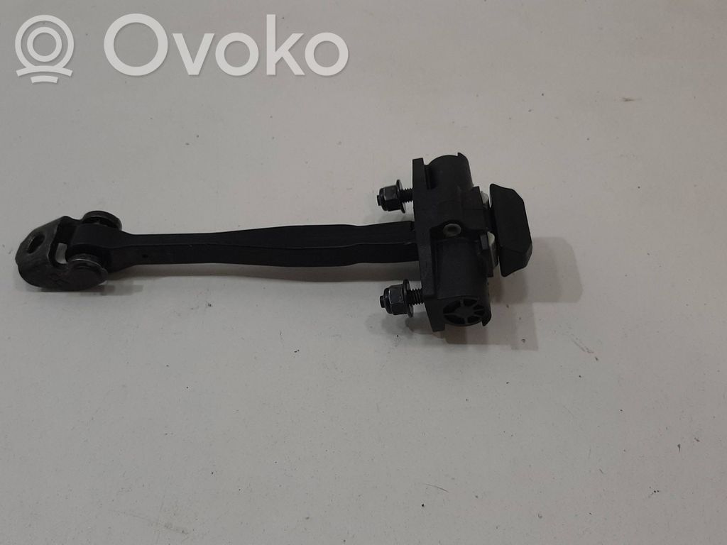 Volvo XC90 Etuoven pidätin 