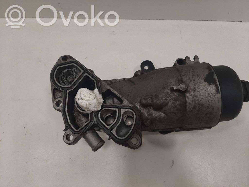 Volvo V40 Oil filter mounting bracket 