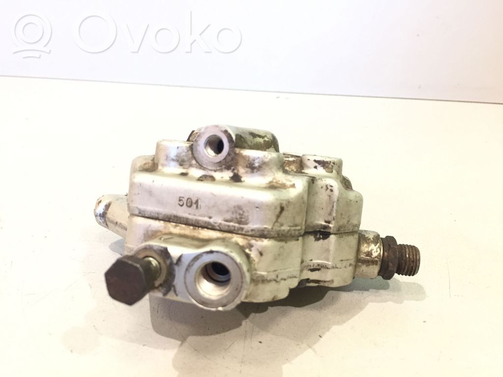Audi 100 200 5000 C3 Rozdzielacz paliwa 