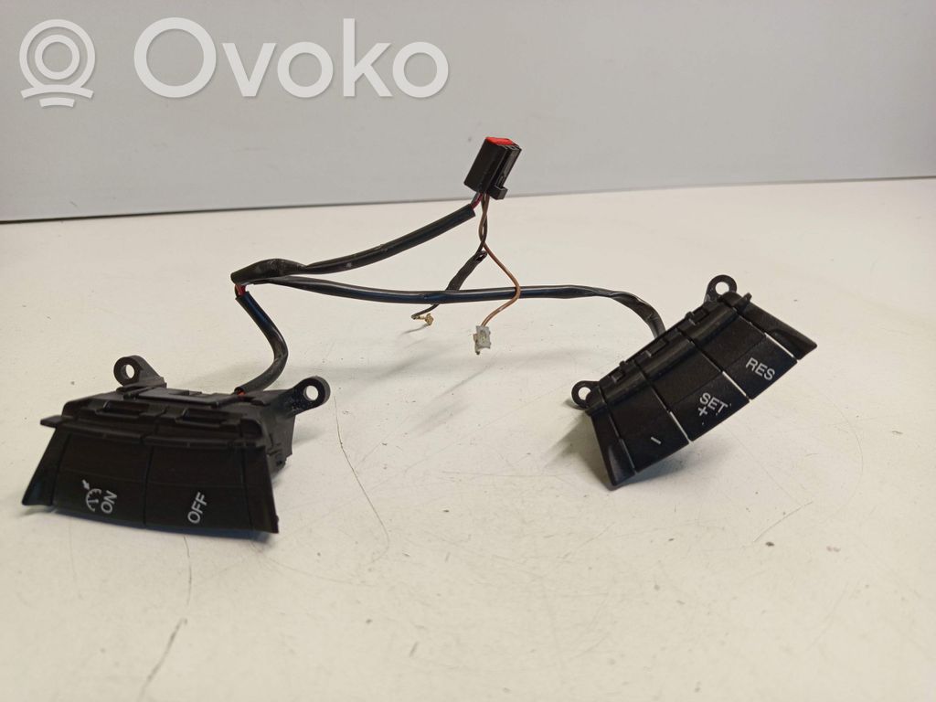 Ford C-MAX I Steering wheel buttons/switches 