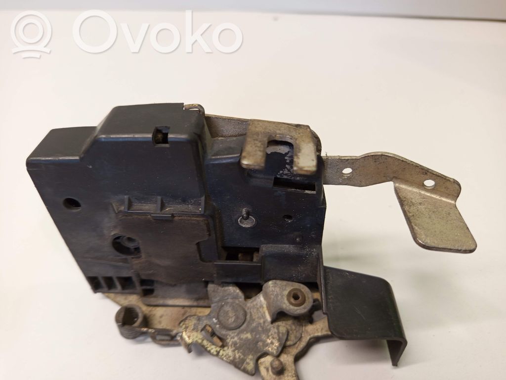 BMW 3 E30 Priekšpusē slēdzene 