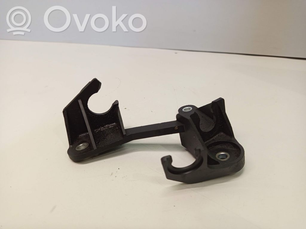 Gear shift cable bracket   31325391