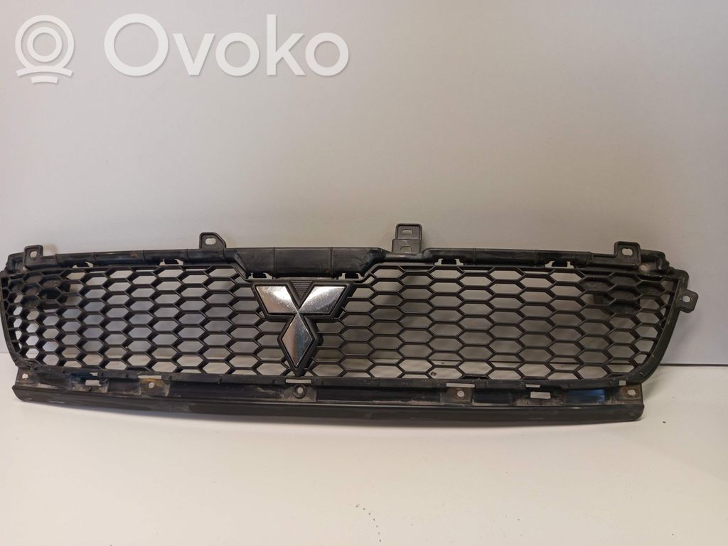 Mitsubishi Outlander Front bumper upper radiator grill 