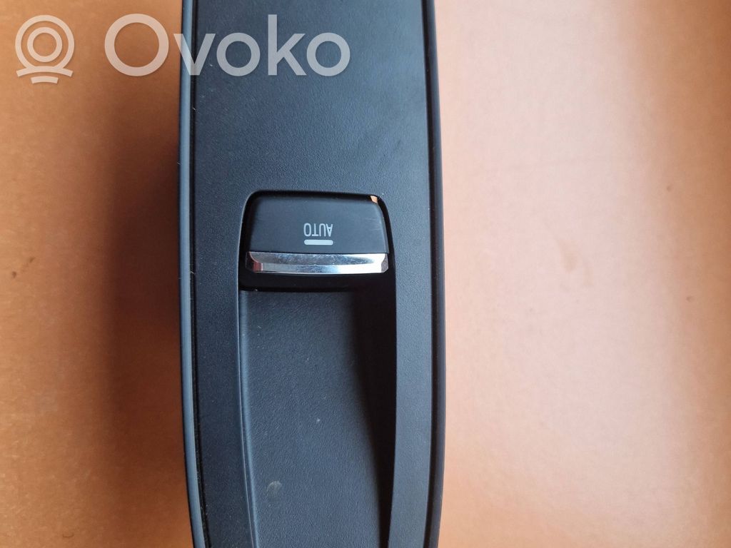 Subaru Forester SK Electric window control switch 