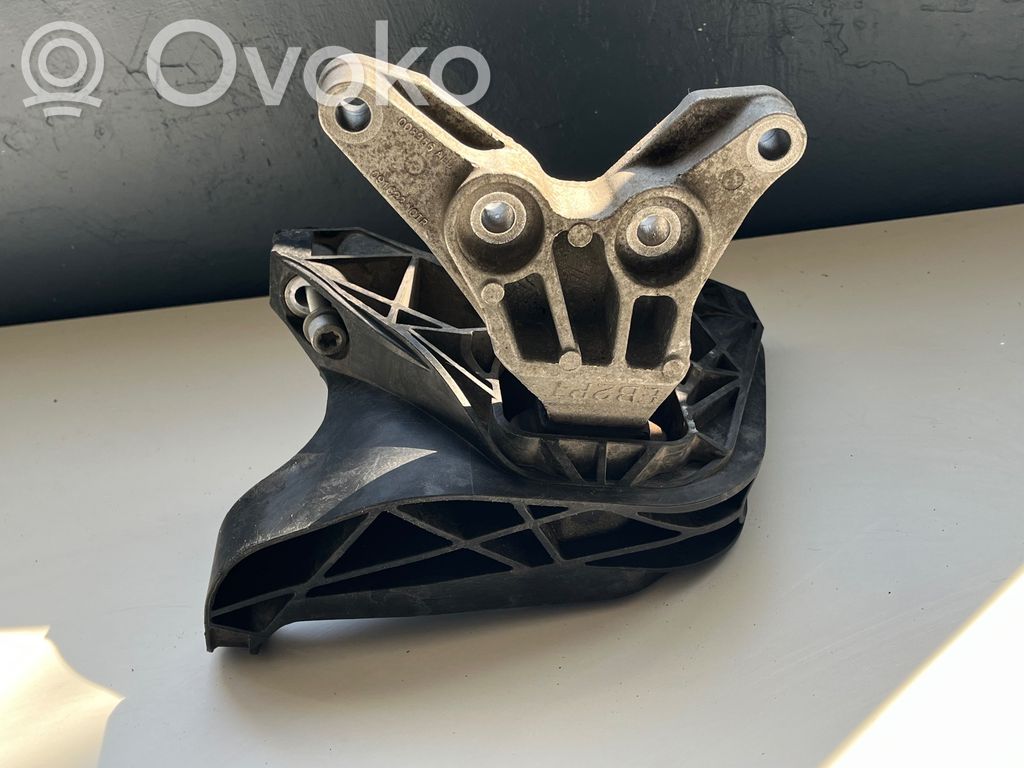 Opel Combo E Engine mount bracket 