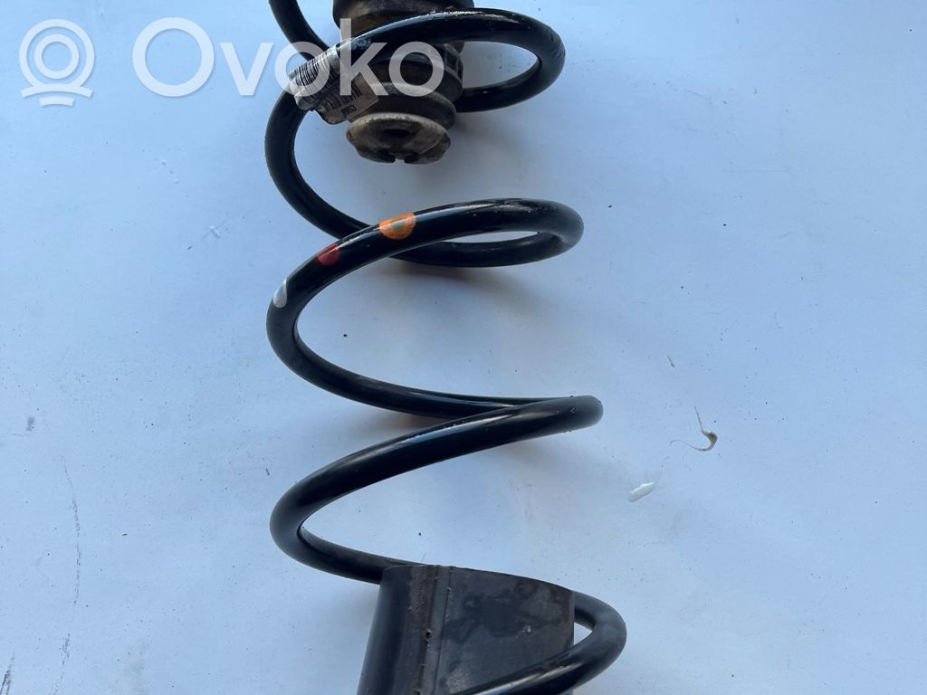 Opel Combo E Пружина 