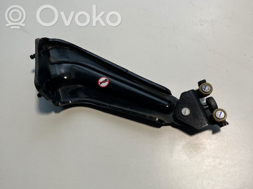 Sliding door middle roller runner   9816964880,A006LP01