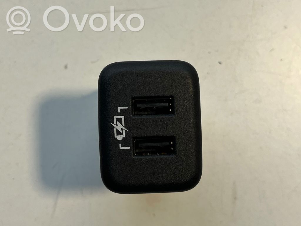 Opel Insignia B USB socket connector 