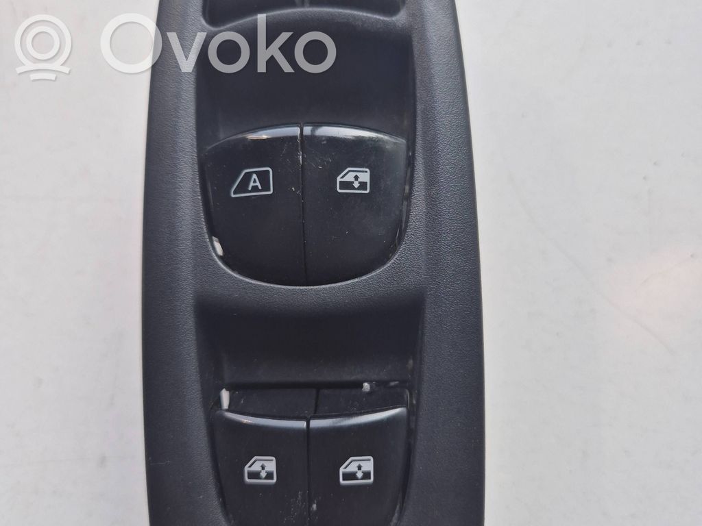 Renault Kadjar Electric window control switch 