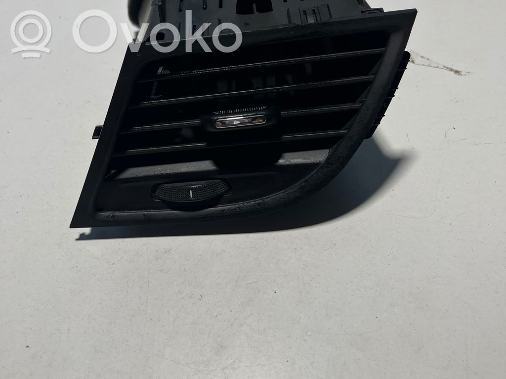 Opel Zafira C Boczna kratka nawiewu deski rozdzielczej 