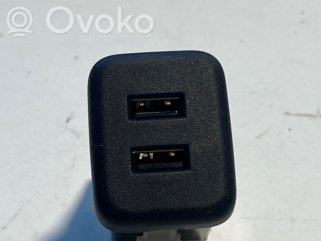 Opel Astra K Enchufe conector USB 