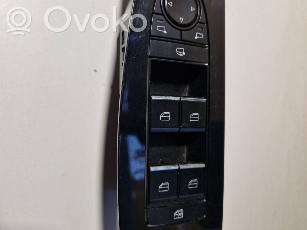 Mazda 3 Electric window control switch 