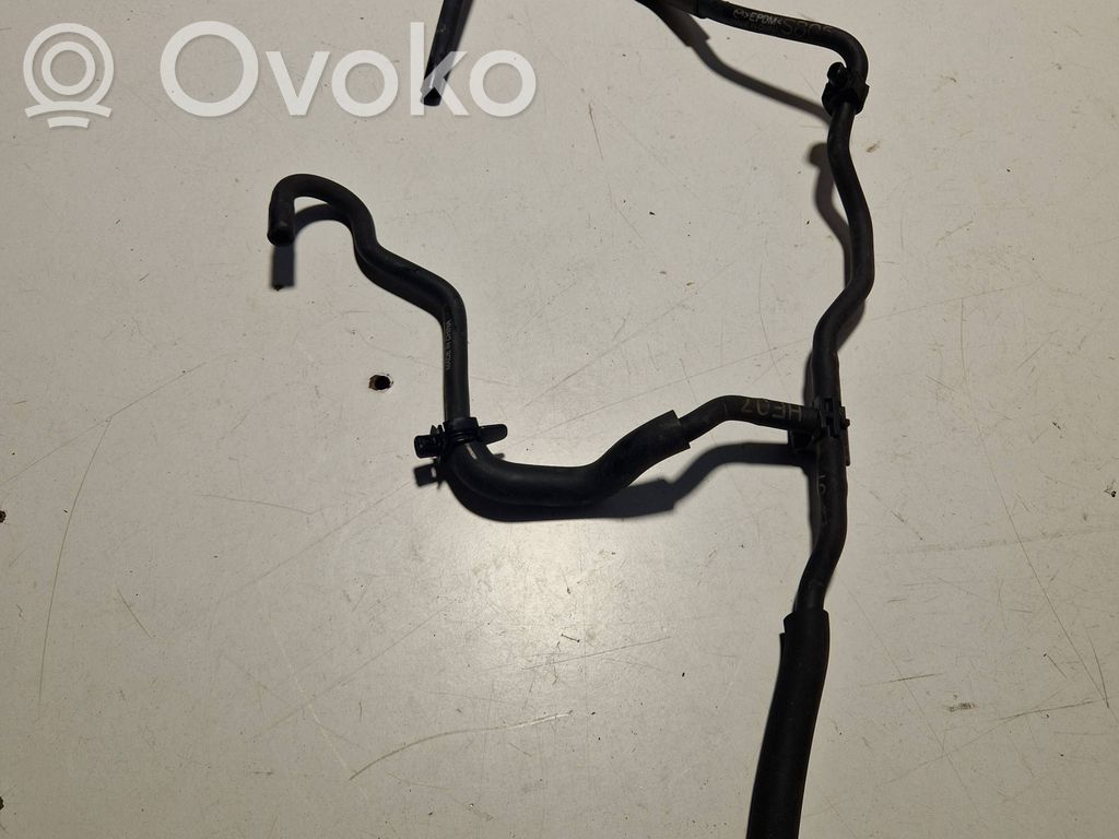Mazda 3 Coolant pipe/hose 