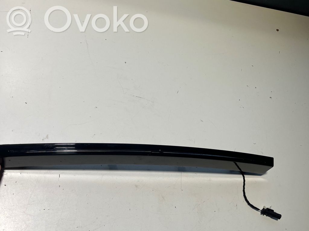 Land Rover Discovery Sport Third/center stoplight 