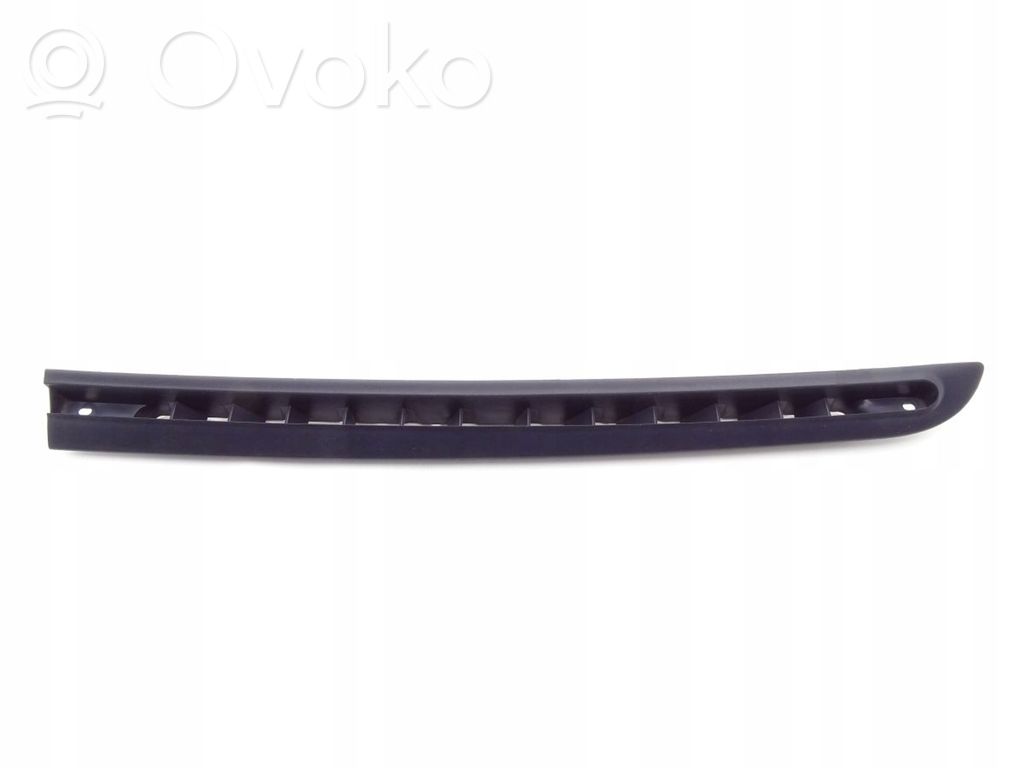 Renault Clio II Moldura protectora de la rejilla de ventilación lateral del panel 