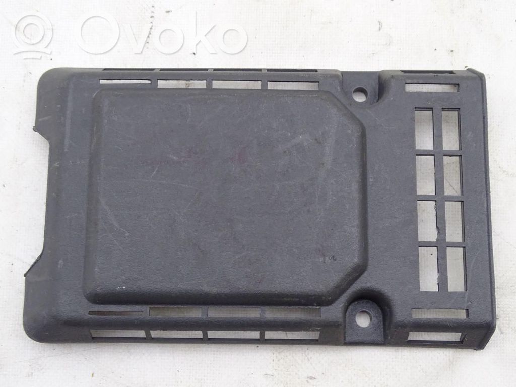 Mitsubishi L200 Kita salono detalė 
