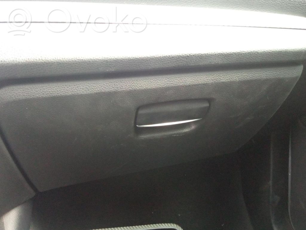 Glove box