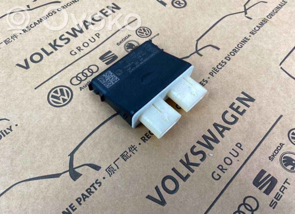 Volkswagen Transporter - Caravelle T7 Tailgate/trunk control unit/module 