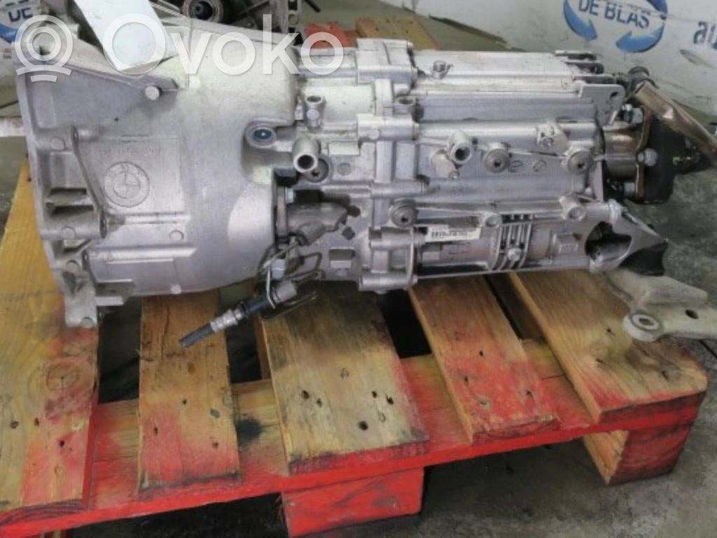 Manual 5 speed gearbox   1069401052