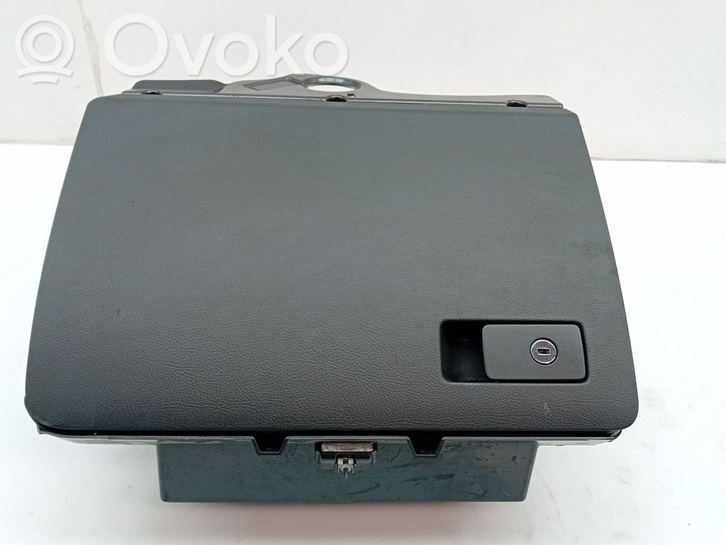 Guantera   3AB8570971QB