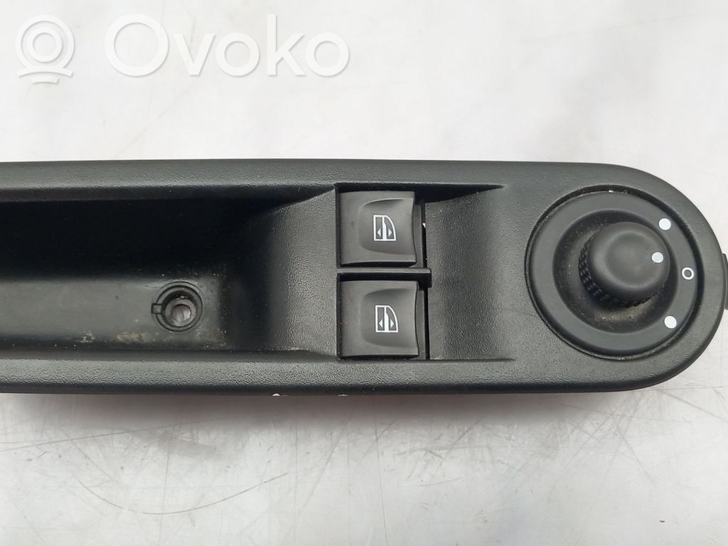 Electric window control switch   809612578R,156072920